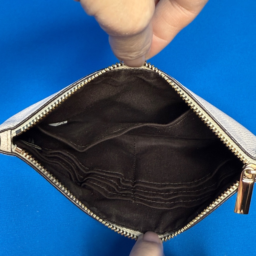 COACH LARGE PEBBLE LEATHER ZIP TOP CREDIT CARD POUCH / CLUTCH IN CHALK COLOR - Picture 14 of 15